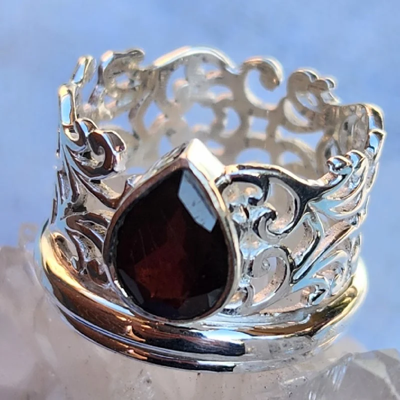 ROYAL RED - GARNET STERLING SILVER SPINNER RING