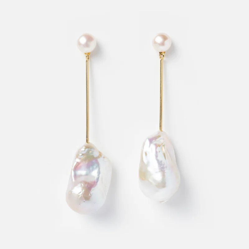 Petunia Pearl Earrings