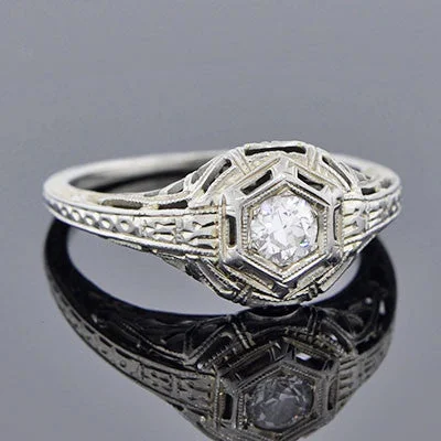 Beautiful Jewelry Art Deco 18kt Diamond Engagement Ring .28ct