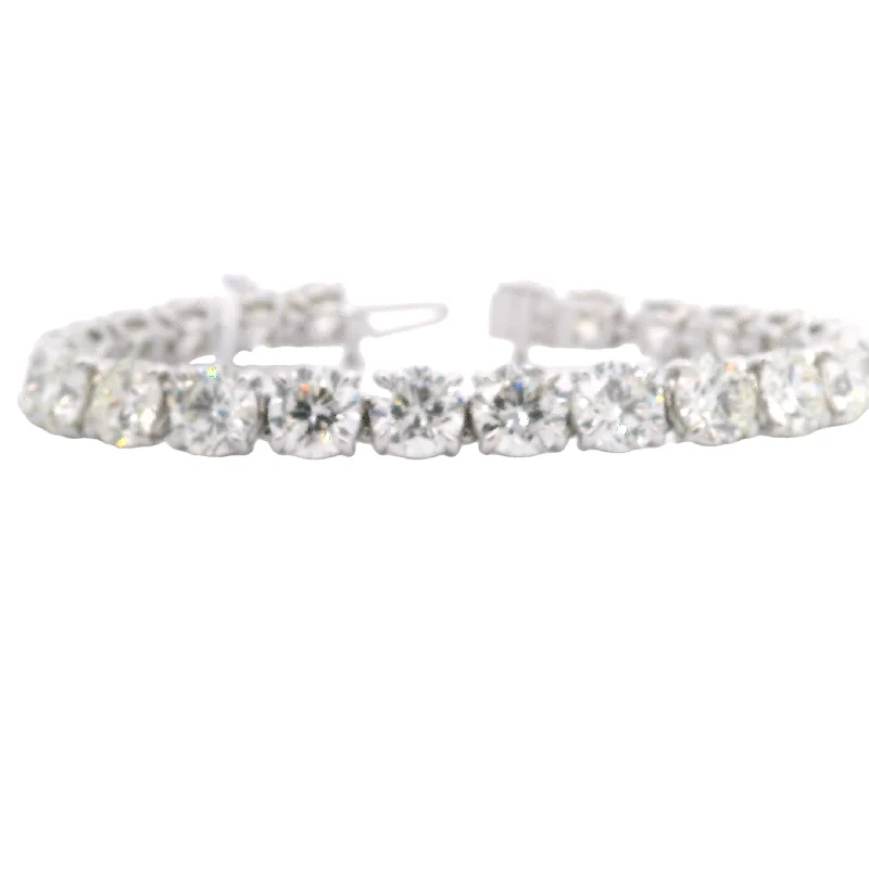 Round Diamond Line Bracelet in 18kt White Gold