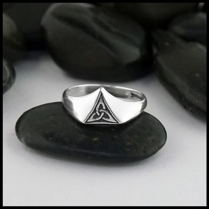 Medium Trinity Knot Ring in Silver